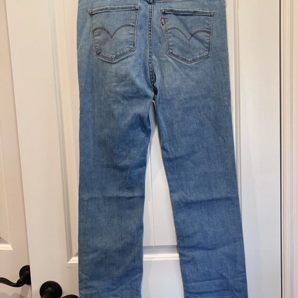 Levi's 314 Shaping Straight Women's Jeans - Picture 2 of 7